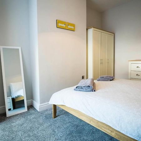 Spacious, Modern 4 Bed House Close To City Centre Chester Esterno foto