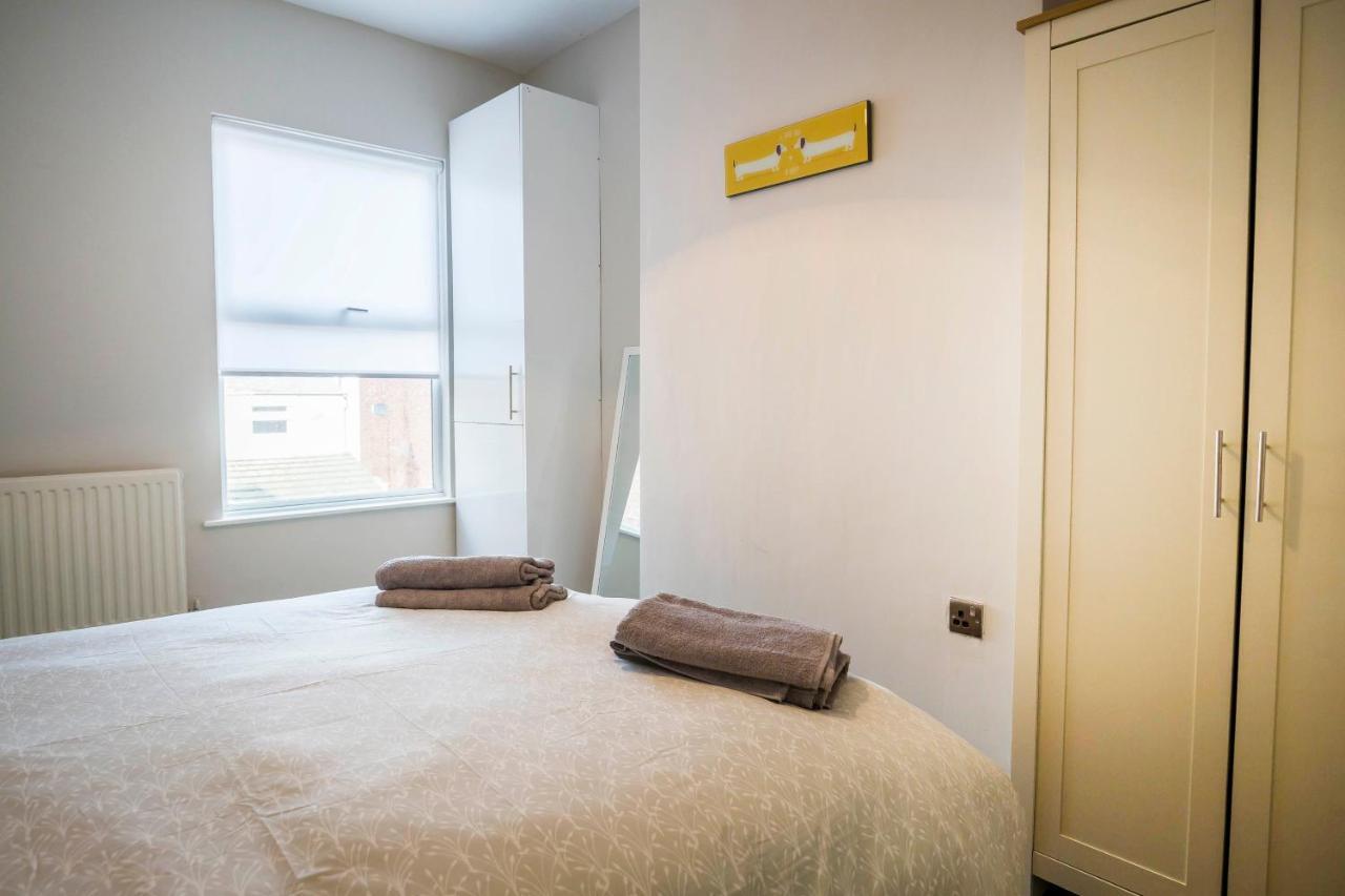 Spacious, Modern 4 Bed House Close To City Centre Chester Esterno foto