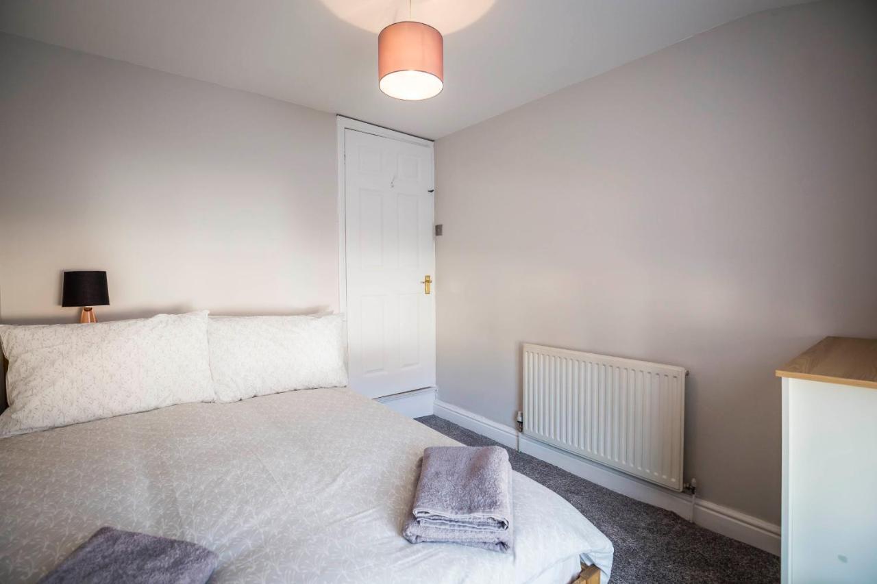 Spacious, Modern 4 Bed House Close To City Centre Chester Esterno foto