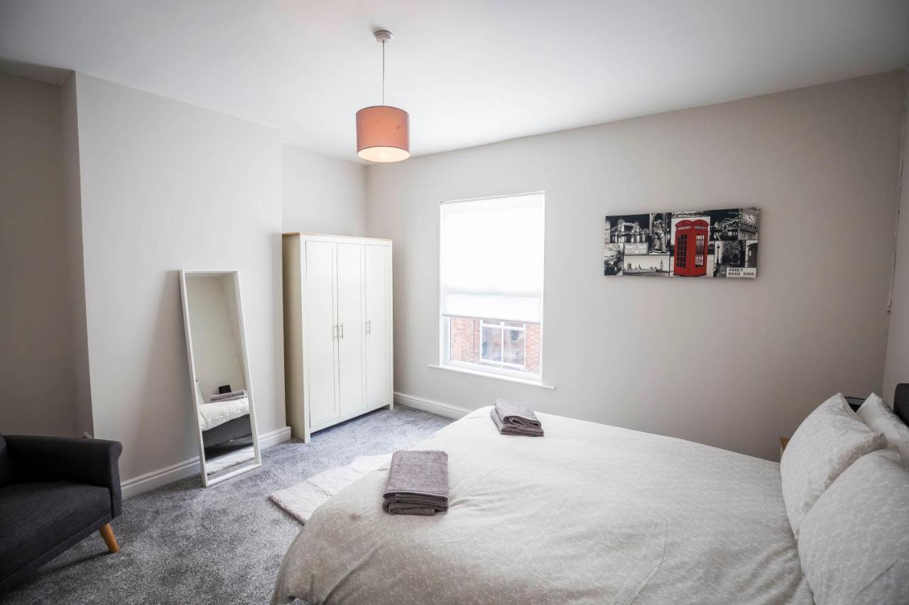 Spacious, Modern 4 Bed House Close To City Centre Chester Esterno foto