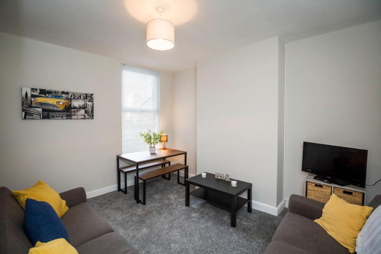 Spacious, Modern 4 Bed House Close To City Centre Chester Esterno foto