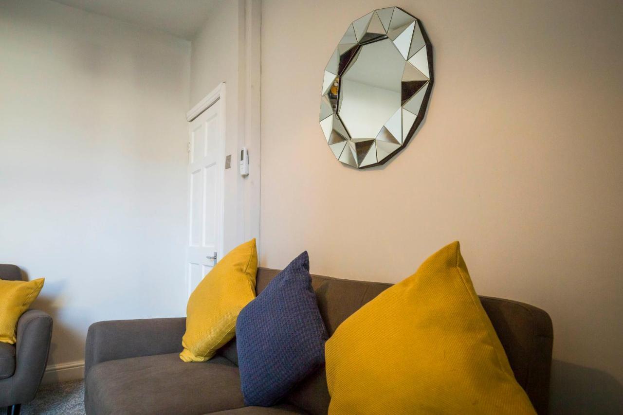Spacious, Modern 4 Bed House Close To City Centre Chester Esterno foto