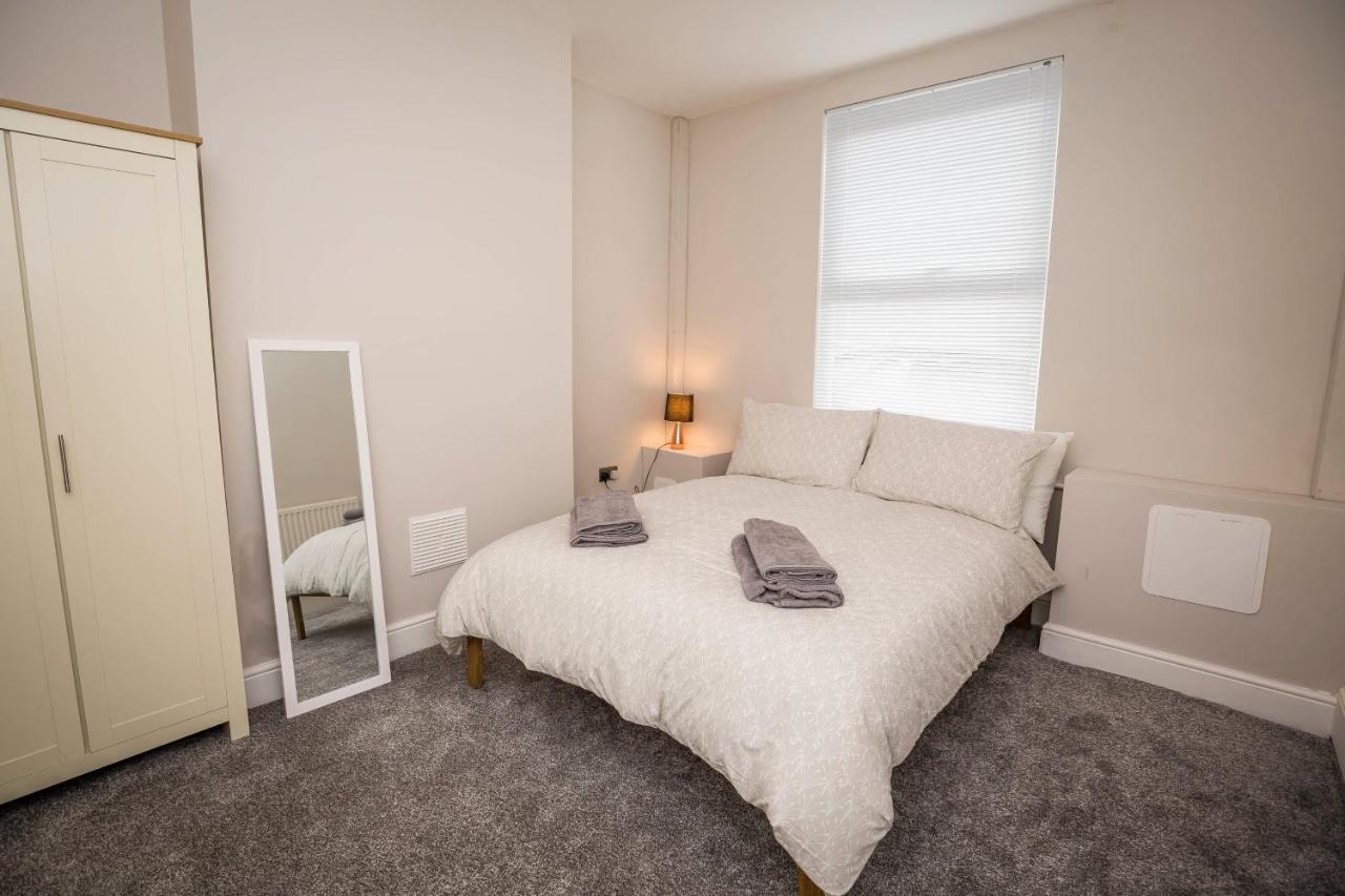 Spacious, Modern 4 Bed House Close To City Centre Chester Esterno foto