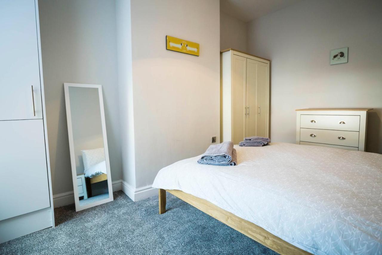 Spacious, Modern 4 Bed House Close To City Centre Chester Esterno foto